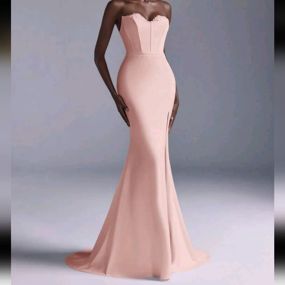 Elegant Lace Applique Slit Formfitting Maxi Dress With Extravagant Fish Tail Hem - Picture 4 of 4